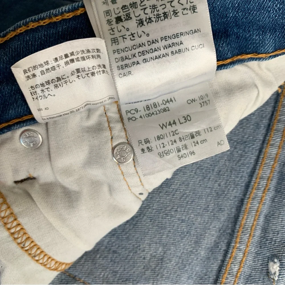 Levi's Men's 541  Medium Wash Athletic Taper Leg Jeans Size 44 x 30
